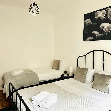 Albergue New Flat Da Horta, Location *