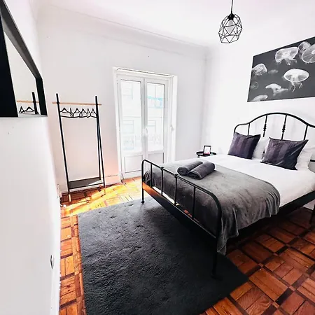 New Flat Da Horta, Location *